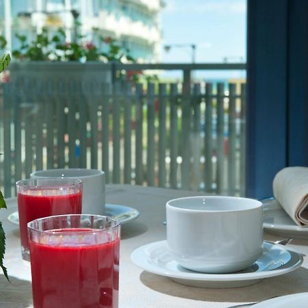 Hotel Gabbiano Cattolica Exterior photo