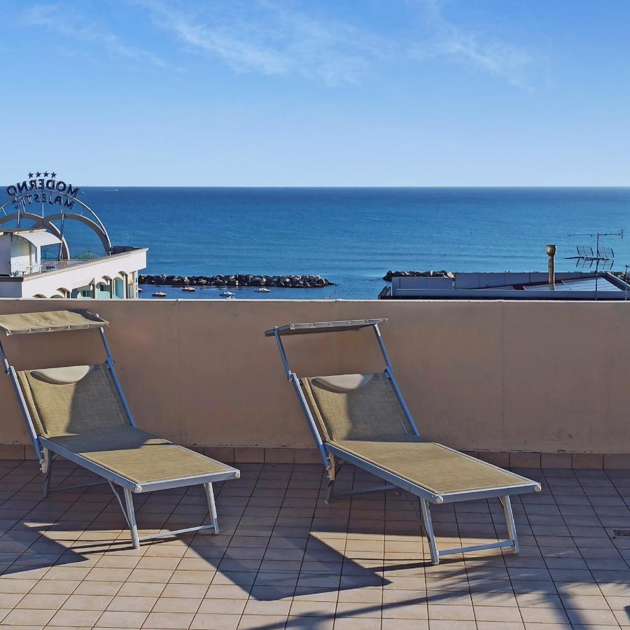 Hotel Gabbiano Cattolica Exterior photo